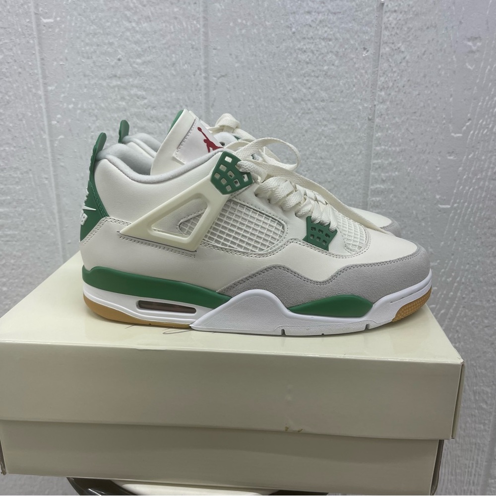 Size 10 - Jordan 4 Retro SP x Nike SB Mid Pine Green
